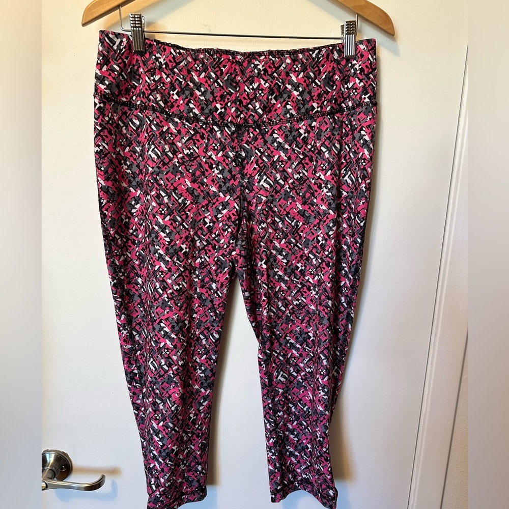 Cute capris workout pants. Size XL